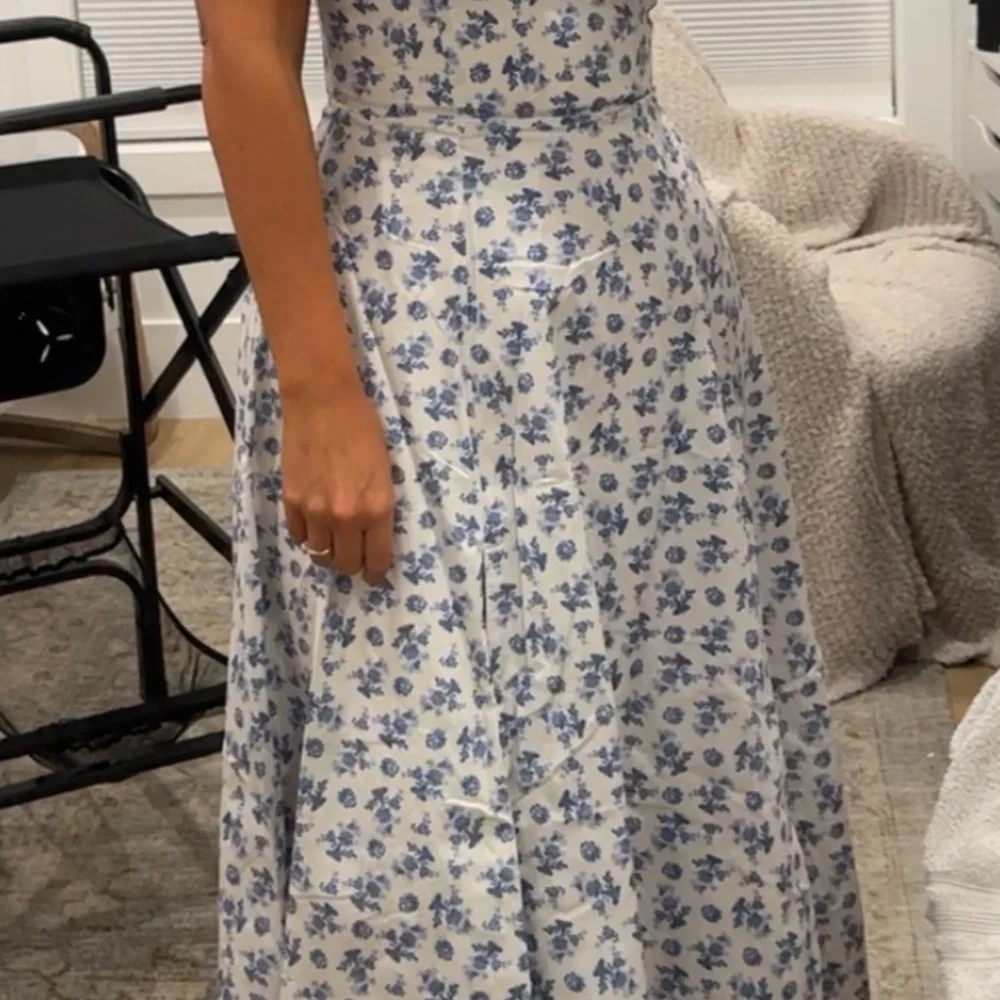 HOUSE OF CB Tallulah Puff Sleeve Midi Dress - Picture 9 of 9